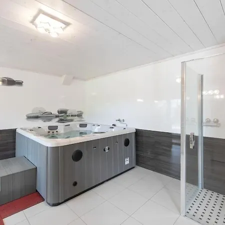 D'exception Avec Sauna, Jacuzzi, Ping-pong Chalet *